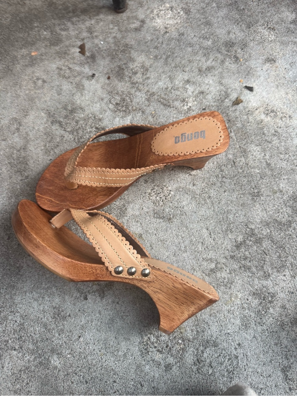 BONGO Tan Scalloped Wedge Thong Sandals - Picture 6 of 6